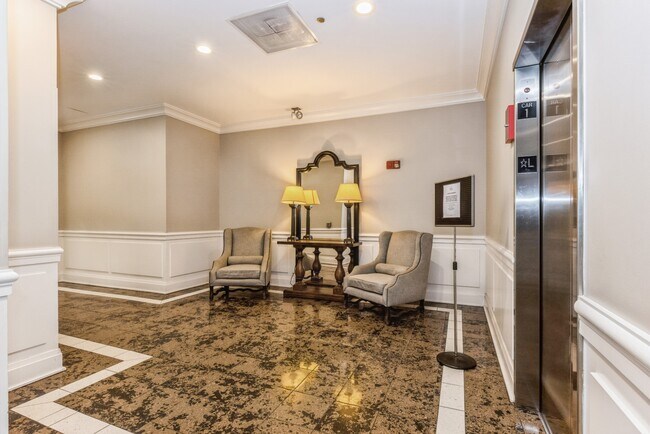 Foto del edificio - 630 N State St