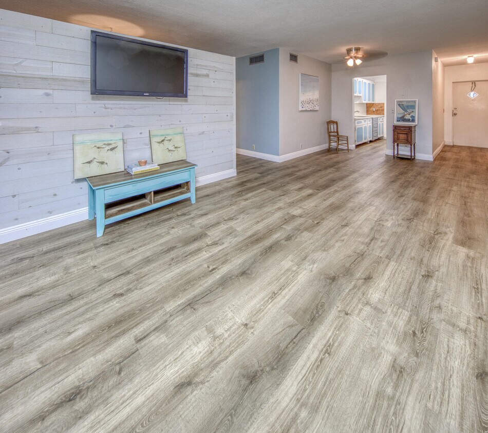 Foto principal - 1 S Lakeside Dr