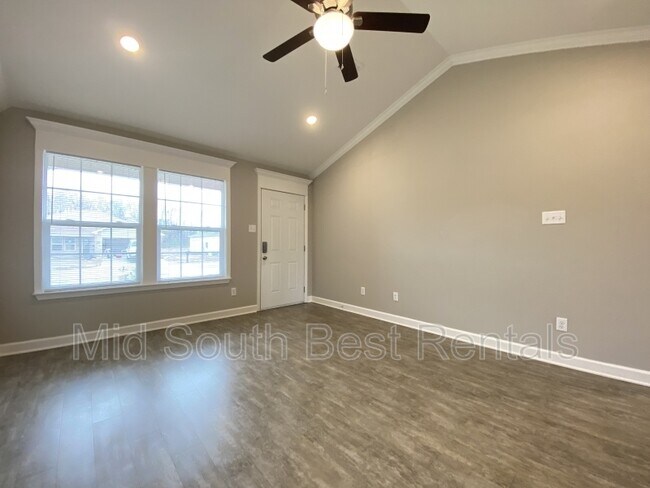 Building Photo - 107 Magnolia Cr