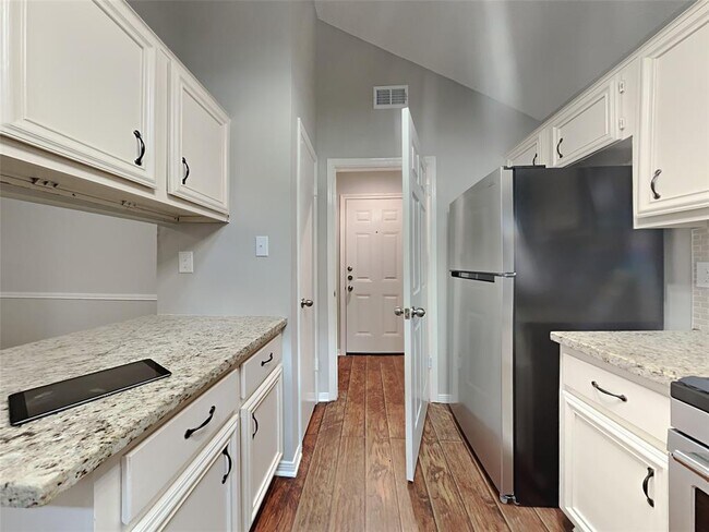Building Photo - 38 S Rain Forest Ct