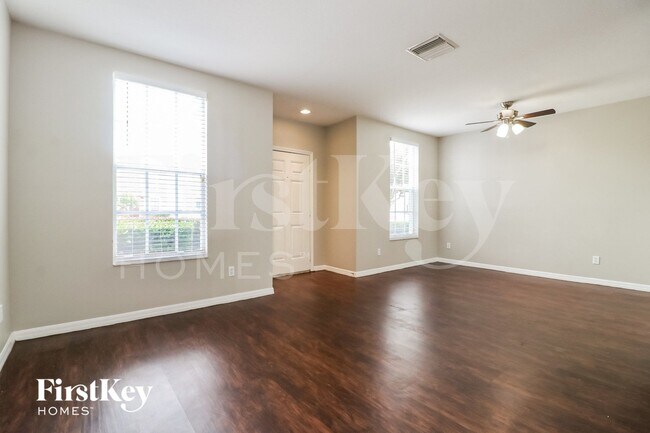 Foto del edificio - 1251 Charlesworth Dr