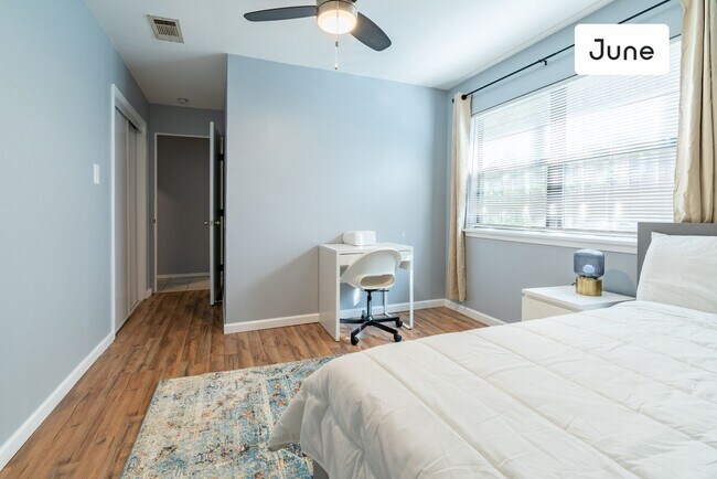 Building Photo - ROOM ONLY in 4-bed/2.0-bath Home