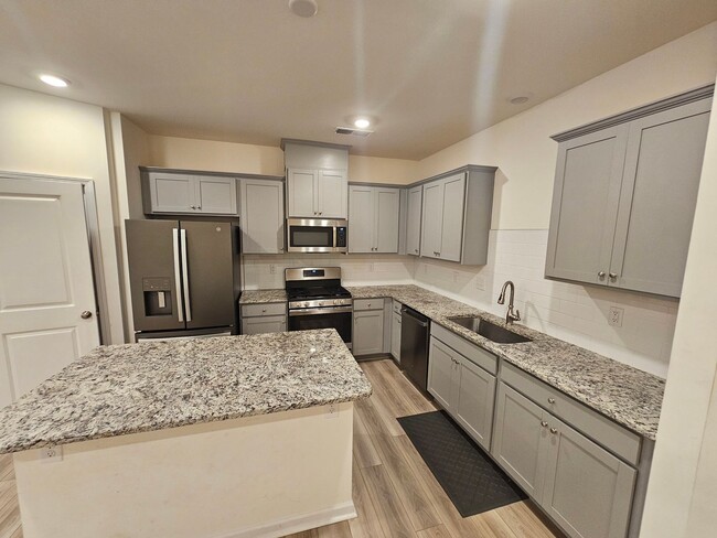 Foto del edificio - Like New Townhome in North Charlotte!!