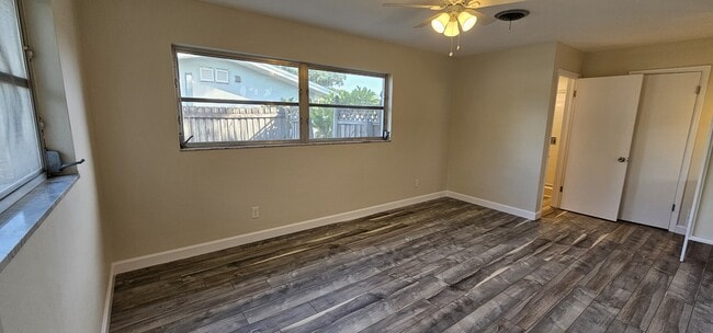 Building Photo - 1329 Fairfield Dr