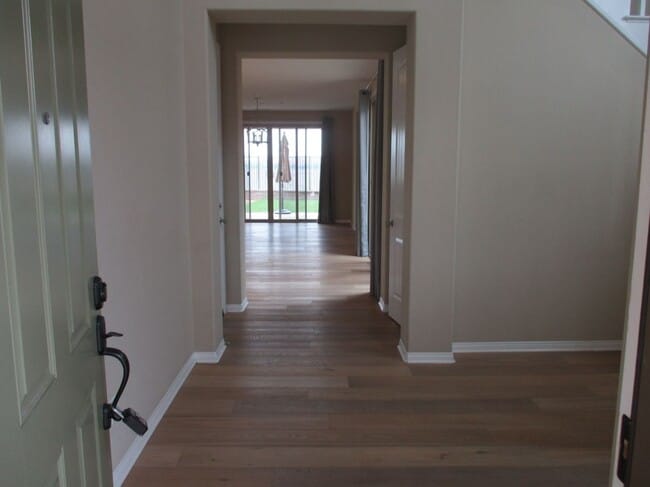 Building Photo - 12 Farra St