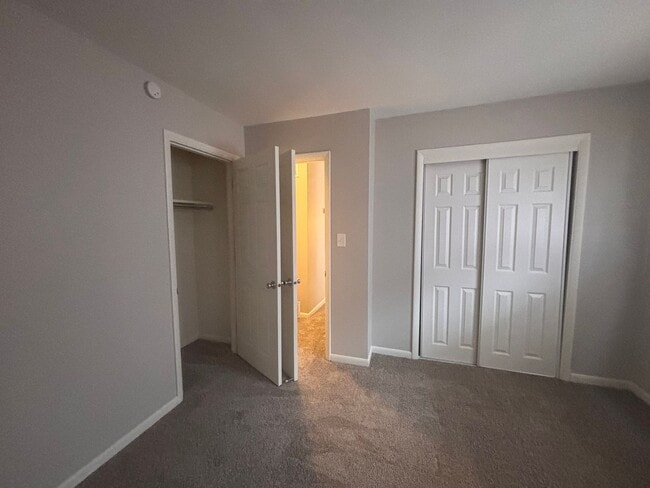 Building Photo - Gorgeous Remodeled Duplex on Quiet and Private Cul-de-Sac