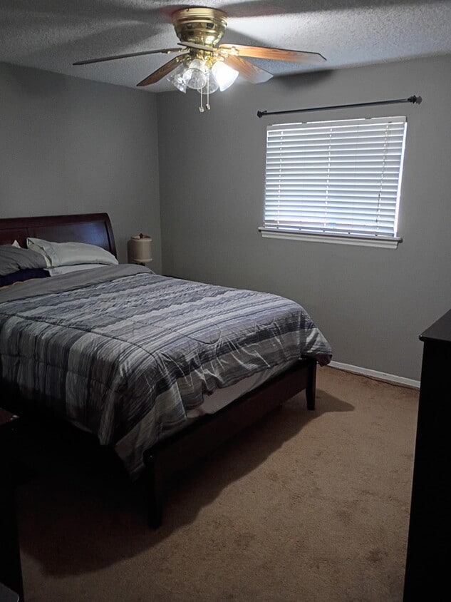 Foto principal - 1129 W Avenue J8