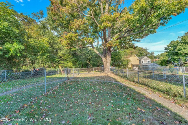 Building Photo - 1413-1415 N Lincoln Ave