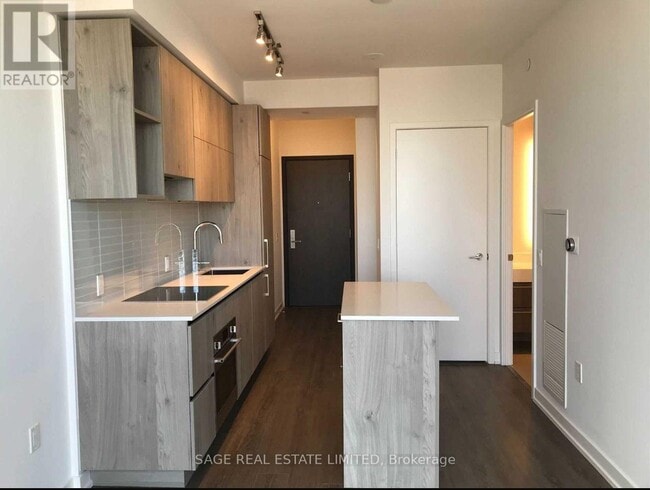 Building Photo - 1 Yorkville Ave