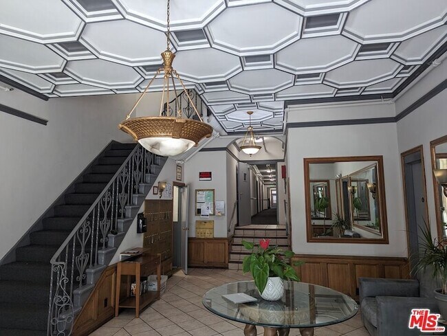 Foto del edificio - 621 S Gramercy Pl