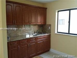Foto del edificio - 2735 W 62nd St