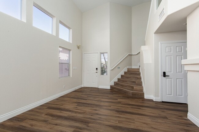 Building Photo - Recently renovated 4 br home in the Southwest