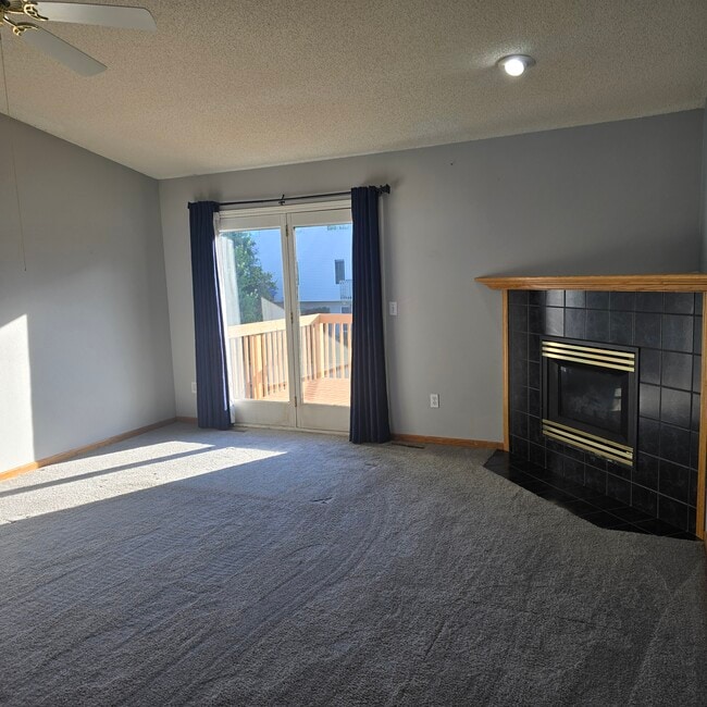 Sala de estar/Chimenea de gas - 1415 Kodiak Ct