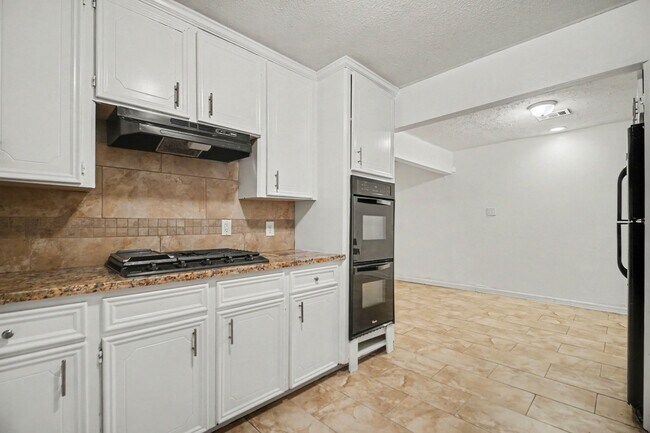 Foto del edificio - 2121 Hickory Ln
