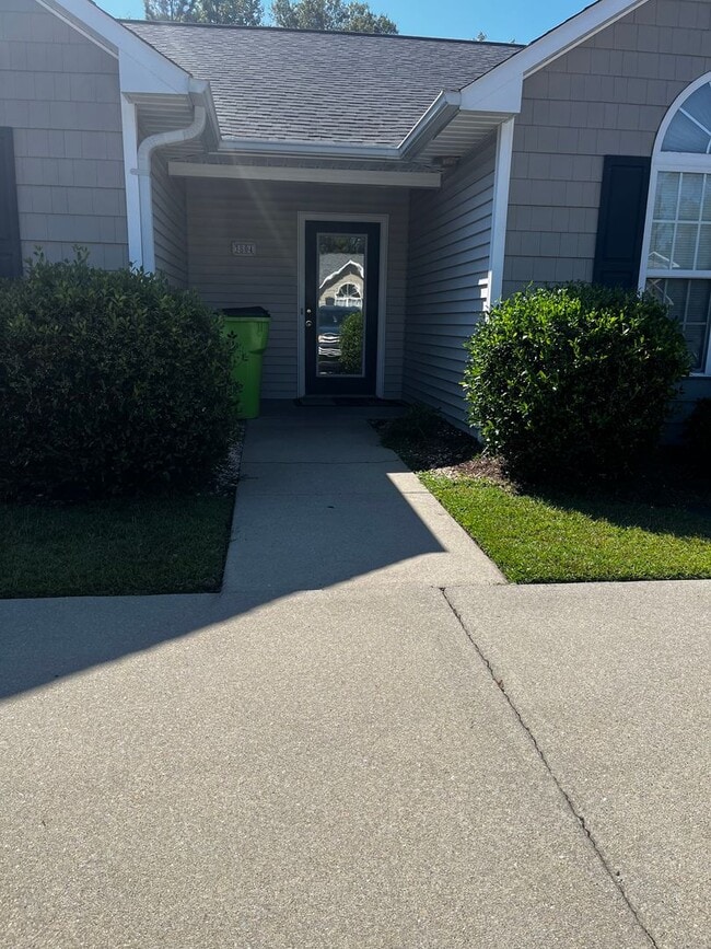 Building Photo - 3804 Blue Grass Ct