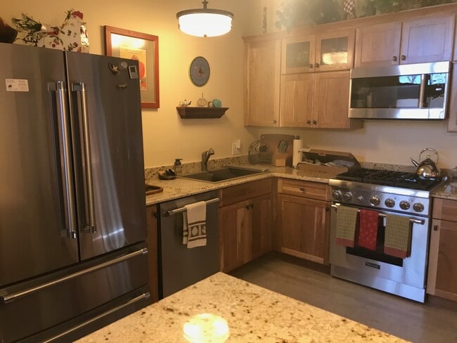 Foto del edificio - Single Level Furnished Country Club Home