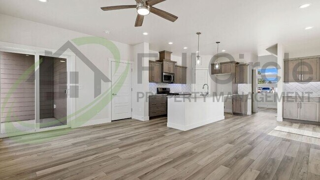 Building Photo - 4363 N Bright Angel Ave