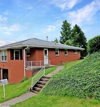 Building Photo - 98 Summers St
