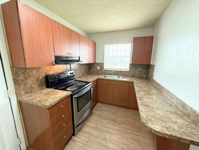 Building Photo - 15410 NW 32 Ct