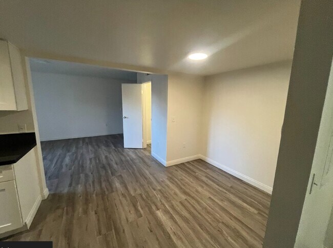Foto del edificio - 1750 Karen Ave