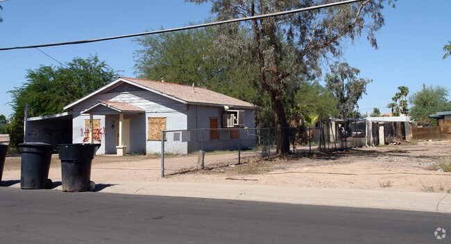 Building Photo - 1960 E Don Carlos Ave
