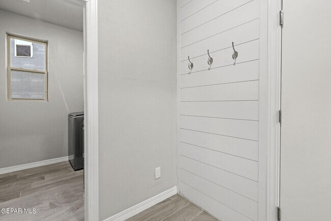 Foto del edificio - 6148 Hidden Row Ave