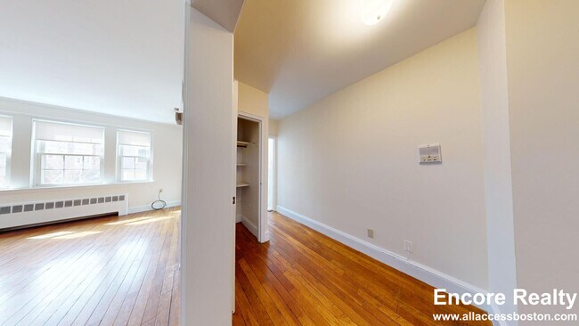 Building Photo - 529 Belmont St