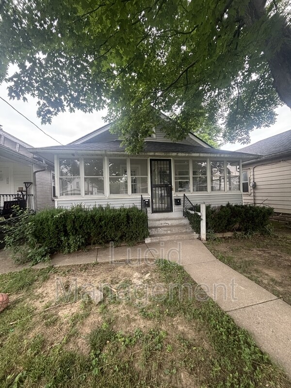 Primary Photo - 1029 Queen Ave