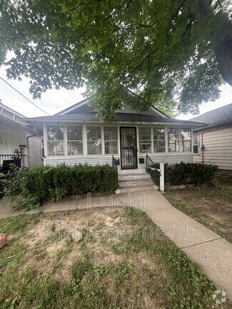 Building Photo - 1029 Queen Ave
