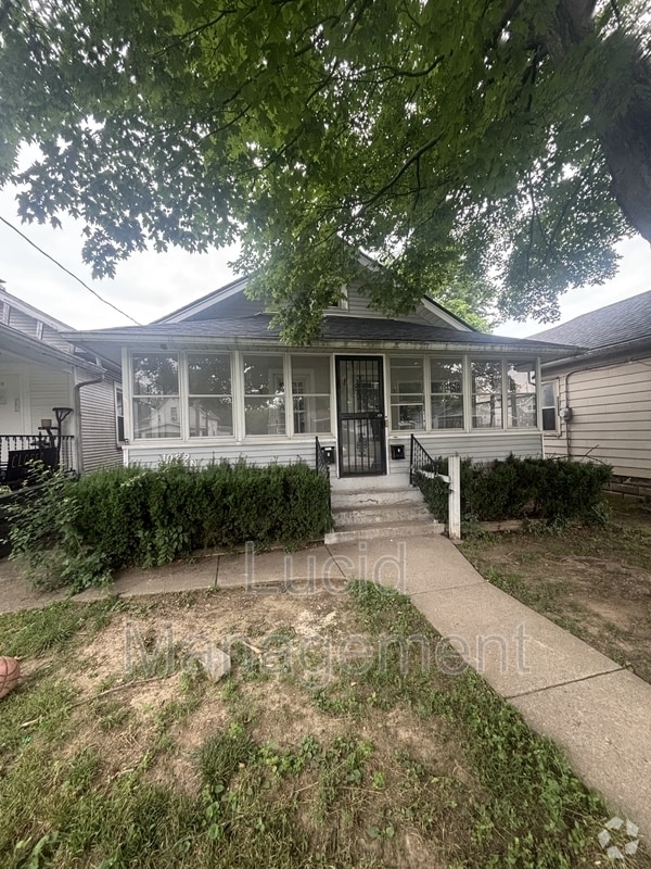 Building Photo - 1029 Queen Ave