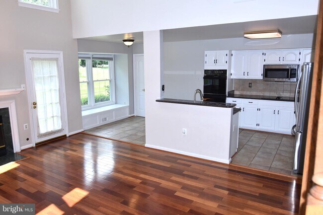 Building Photo - 43942 Rochelle Ct