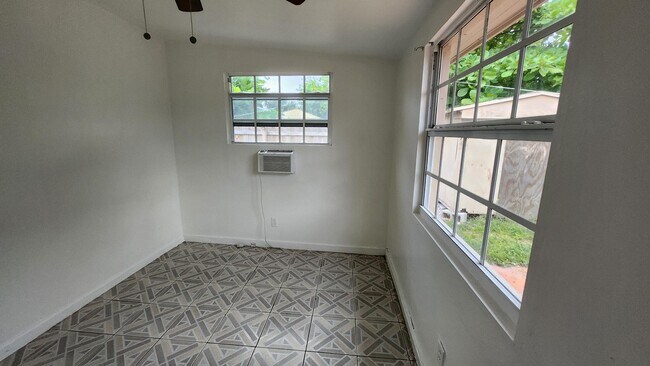 Foto del edificio - 43 SW 11th St