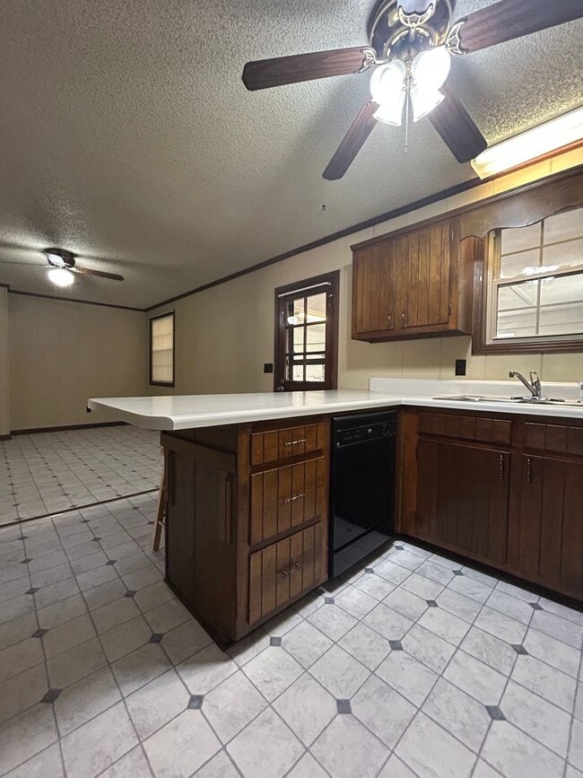 Building Photo - 3/2 One Level Home w/ Spacious, Level Lot!