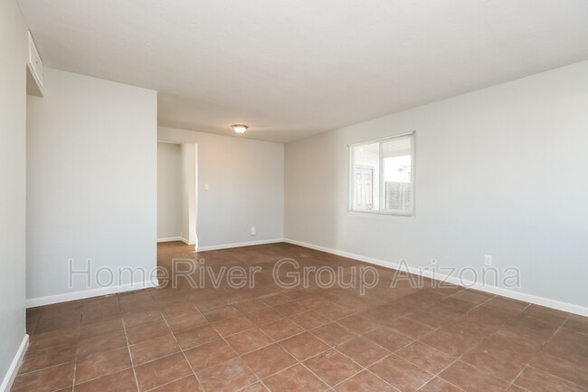 Building Photo - 2819 W Montebello Ave