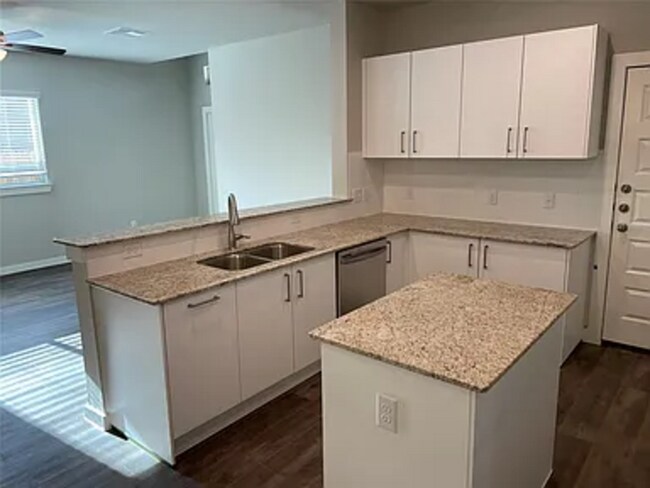 Building Photo - 9807 Grosbeak Ln