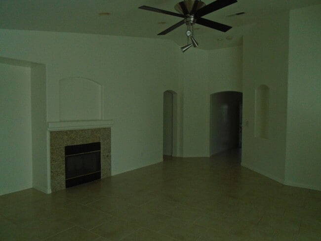 Building Photo - MOVE IN SPECIAL $3397.50 MOVES YOU IN!