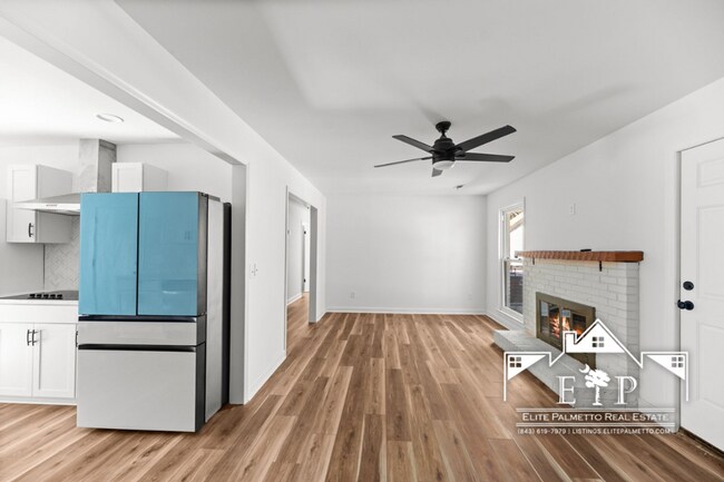 Foto del edificio - Beautifully Renovated Brick Home in a Quiet, Established Neighborhood