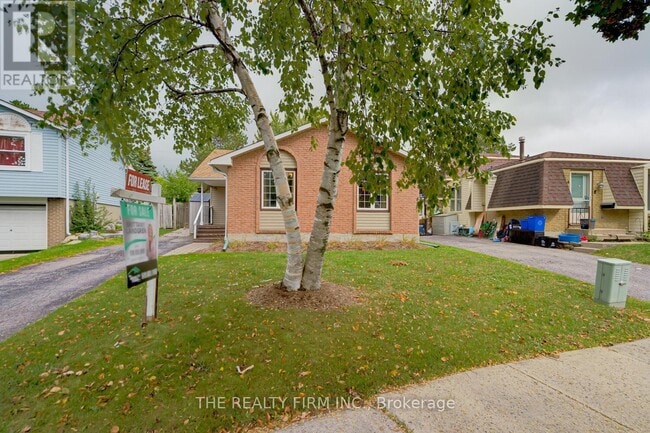 Building Photo - 42 Beechmount Crescent