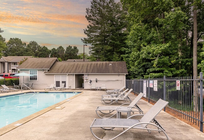 Building Photo - Gregory Lane Apartments