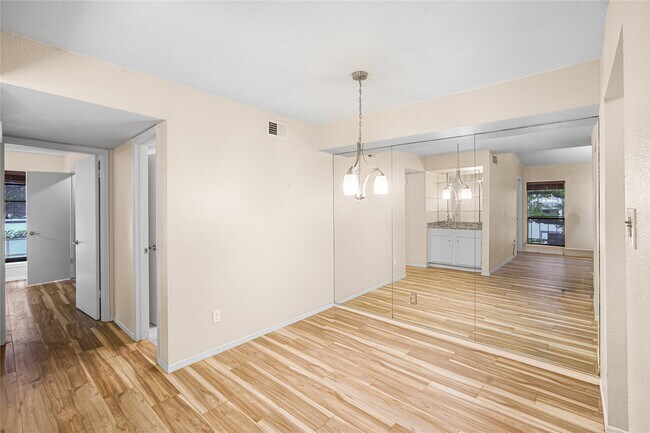 Foto del edificio - 1818 Augusta Dr