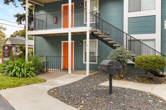 Building Photo - Redwood Cove Apartments