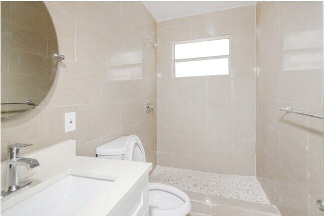 Foto del edificio - 1044-1046 Foster Rd, Hallandale Beach