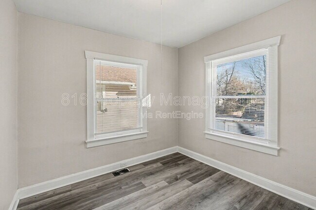 Foto del edificio - 5713 Brooklyn Ave