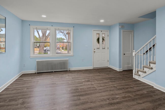 Building Photo - 2061 E Belvedere Ave