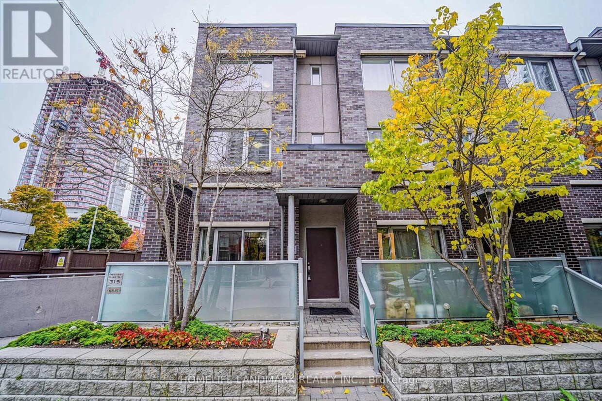 Photo principale - 315 Village Green Square