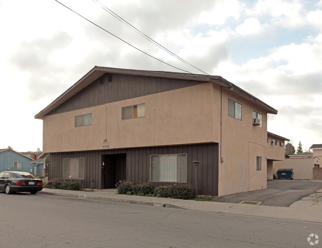 Building Photo - 9608 Park St