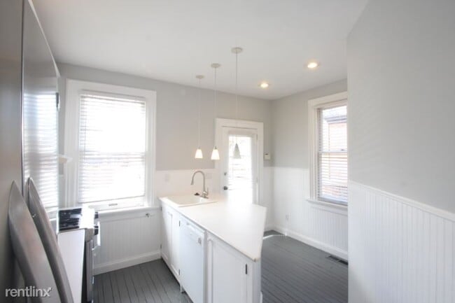 Building Photo - 2 br, 1.5 bath Townhome - 771 Summit St