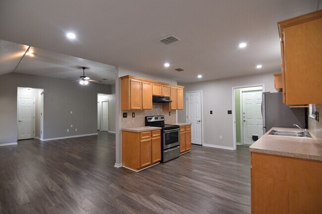 Building Photo - 4202 Capri Dr