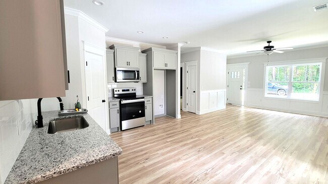 Foto del edificio - Available Soon!