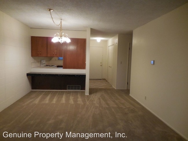 Building Photo - 2 br, 1 bath House - 854 Twin Pines Circle #3